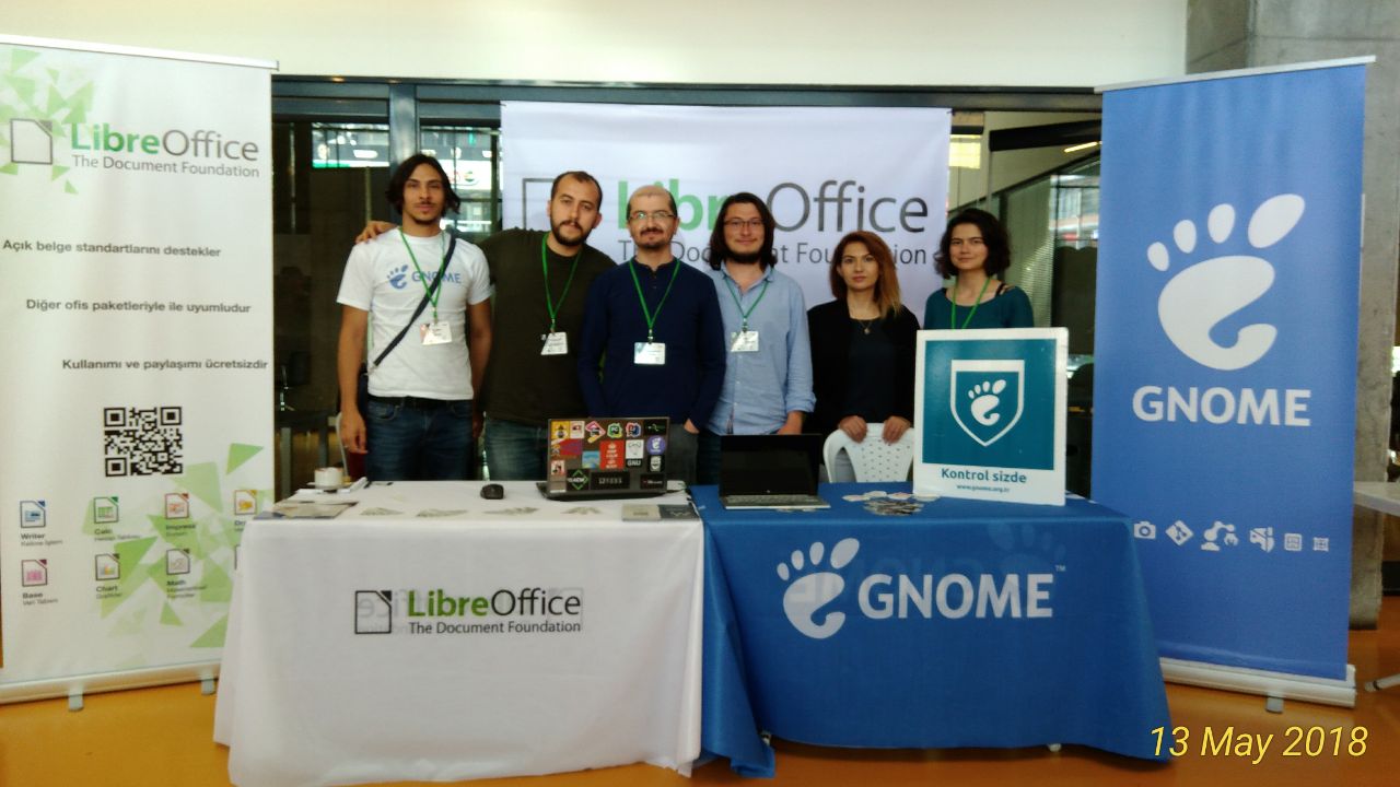 The LibreOffice and the GNOME booths in OYLG18, also with Pardus staff