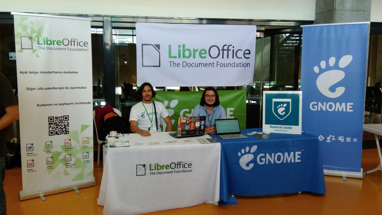 The LibreOffice and the GNOME booths in OYLG18